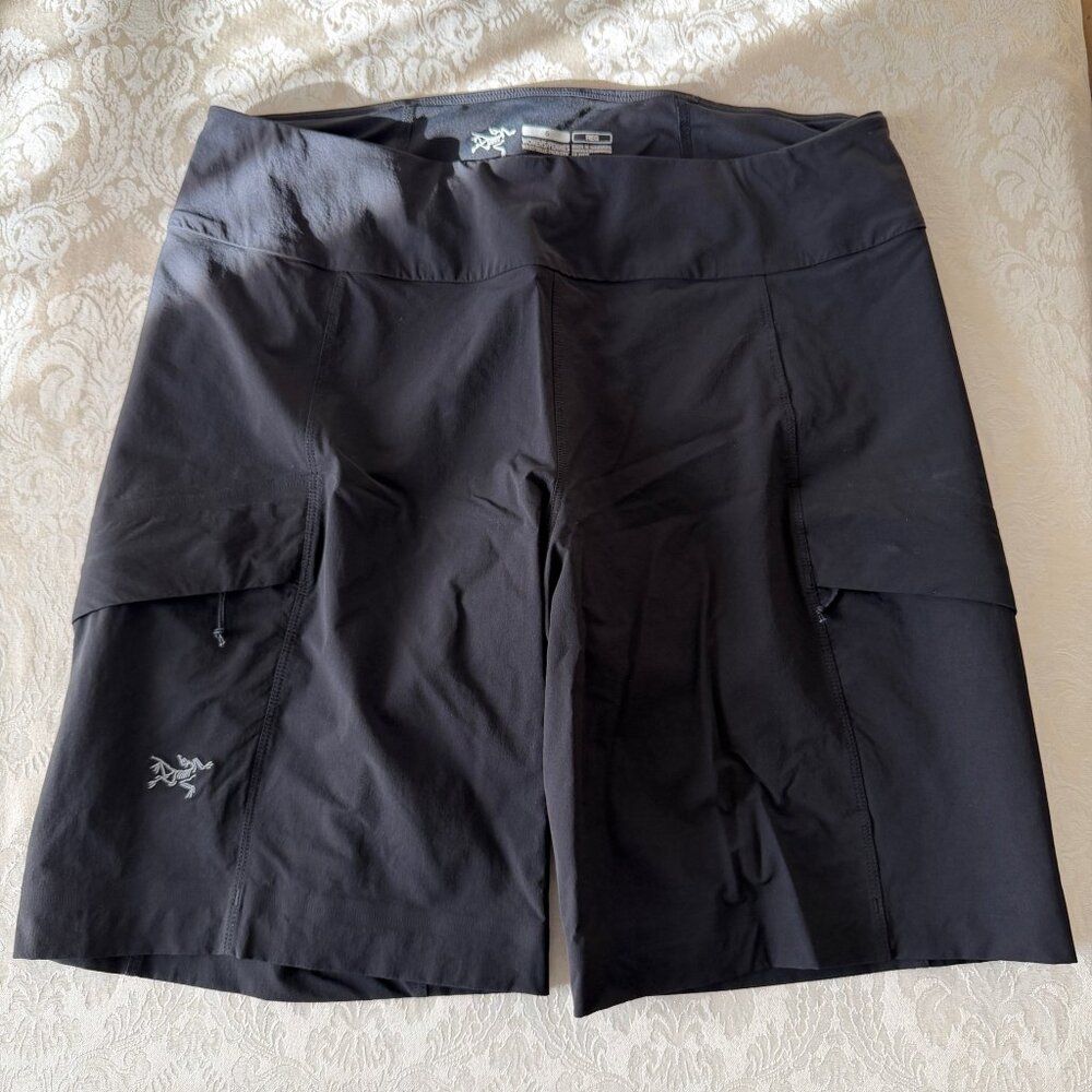ARC'TERYX Black Sabria short womens Indonesia  2 zip pockets - 6 reg